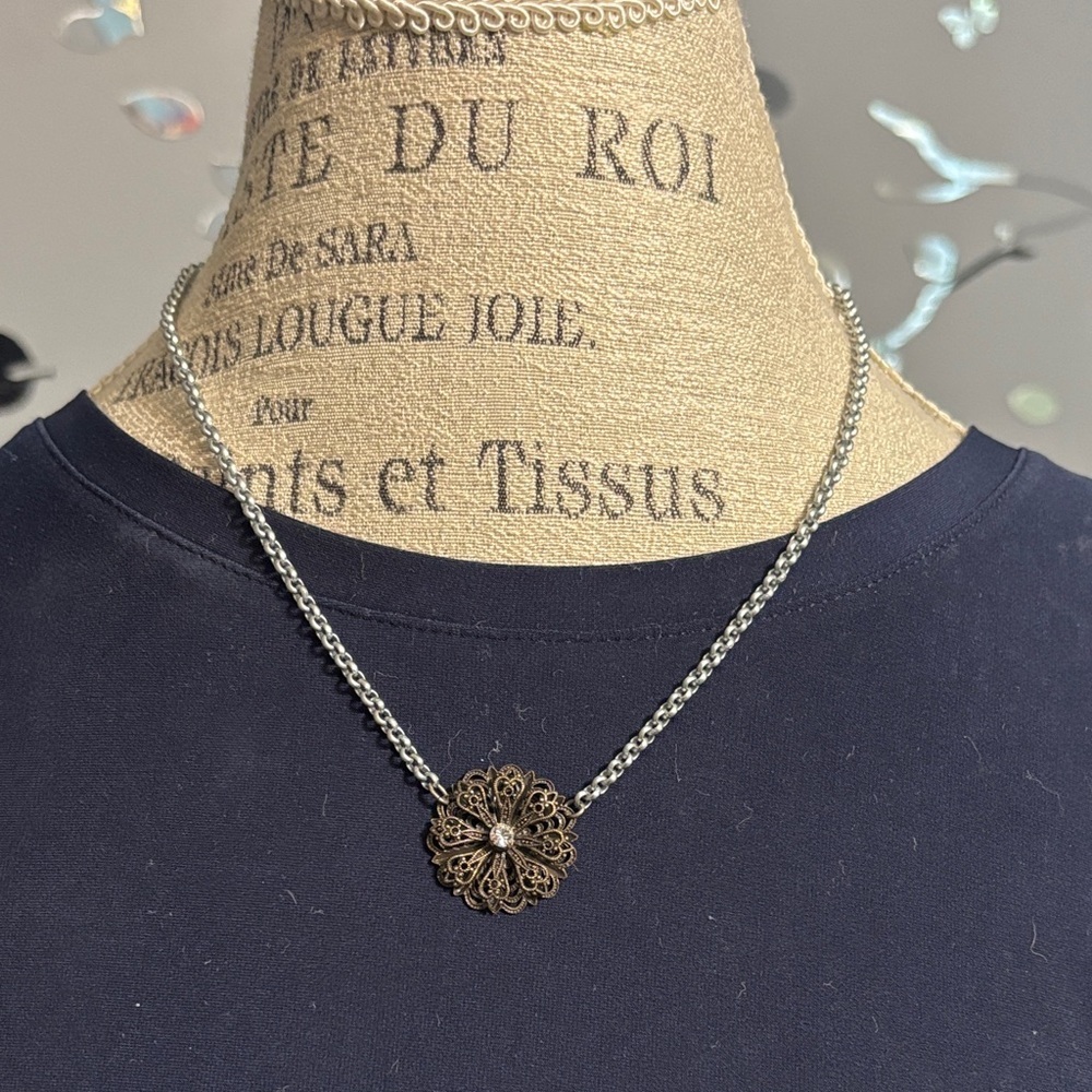 Elegant Floral Pendant Necklace